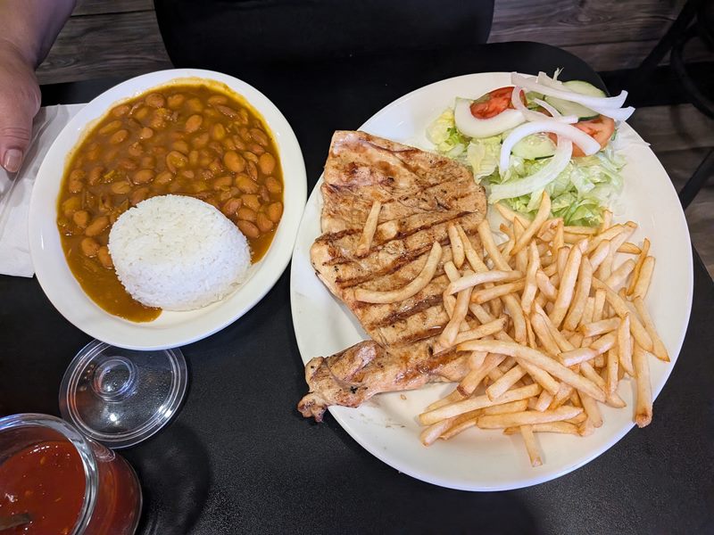La Estacion Colombiana food